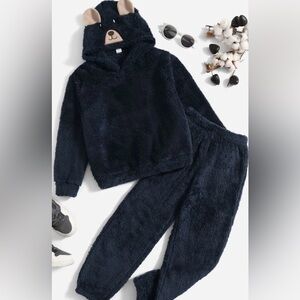 Set pants and hoodie